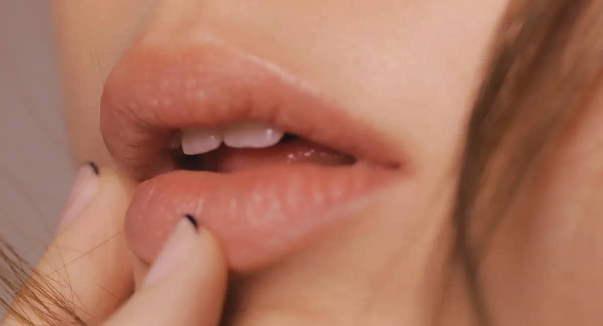 Remove Dead Skin from Lips